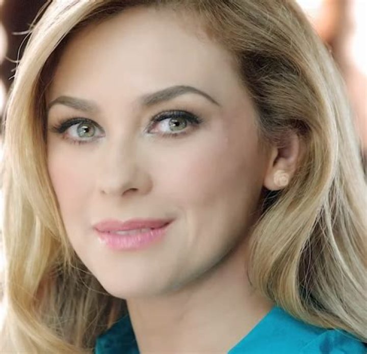 Aracely Arámbula Bio, Wiki, Age, Height, Family, Husband, Movies and Net Worth.