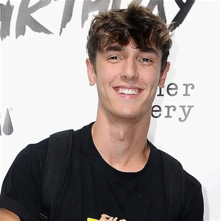 Bryce Hall Age, Wiki, Net worth, Bio, Height, Girlfriend