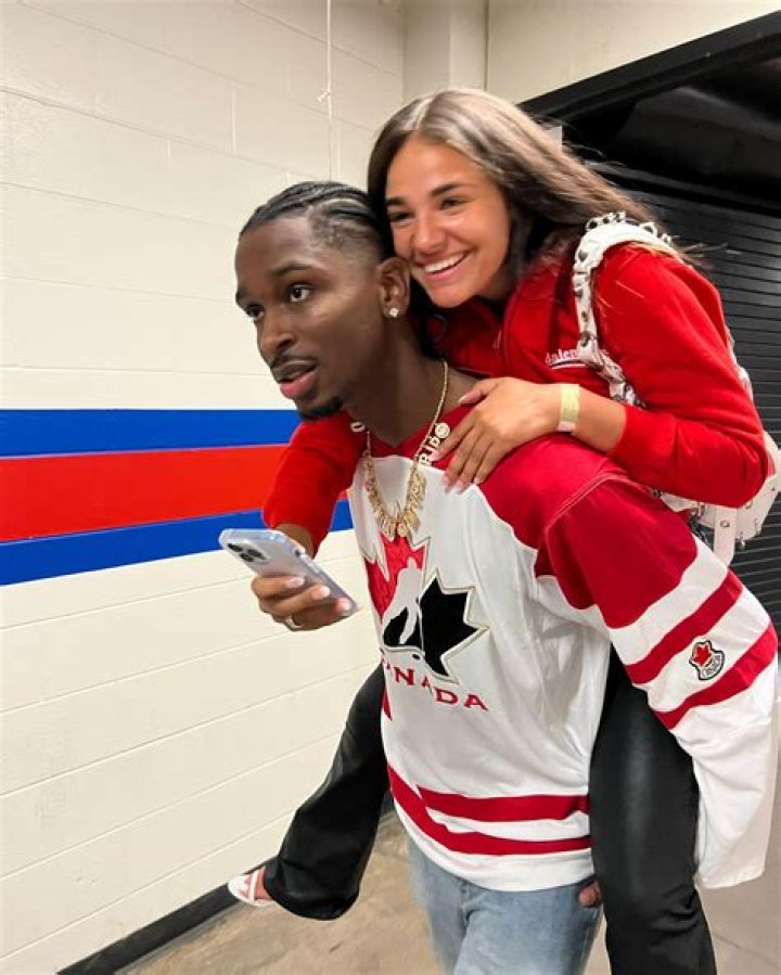 Carlin Isles: Girlfriend, net worth, tattoos, smoking & body facts