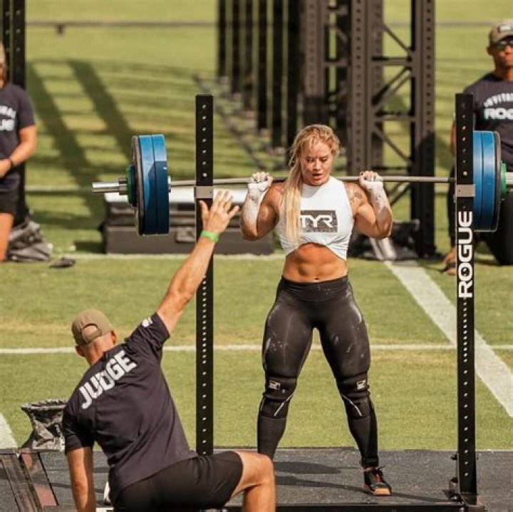 Emily Schromm Bio, Wiki, Age, Height, Education, Dating, Family, CrossFit and Net Worth