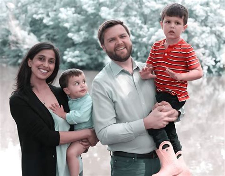 Ewan Mitchell Family – His Parents Girlfriend & Siblings