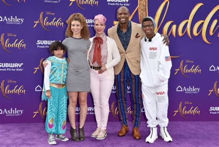 Naomi Burton-Crews Bio, Wiki, Age, Height, Husband, Family and Net Worth