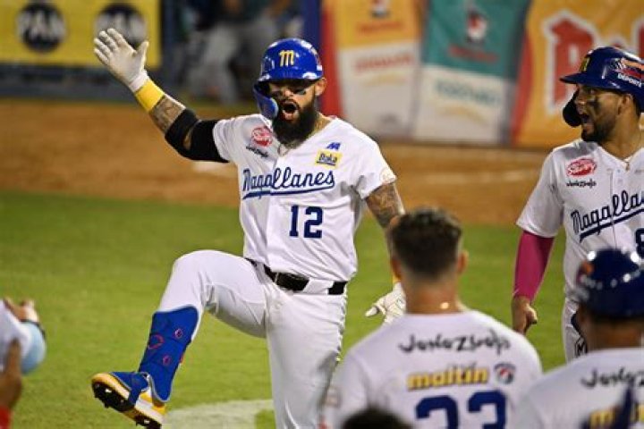 Rougned Odor Age, Height, Nationality, Parents, Wife, Children, Instagram