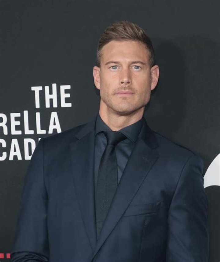 Tom Hopper Height, Weight, Net Worth, Age, Birthday, Wikipedia, Who, Nationality, Biography