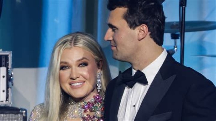 Who Is Erika Perry ‘ET’ From American Idol? Meet her On Instagram